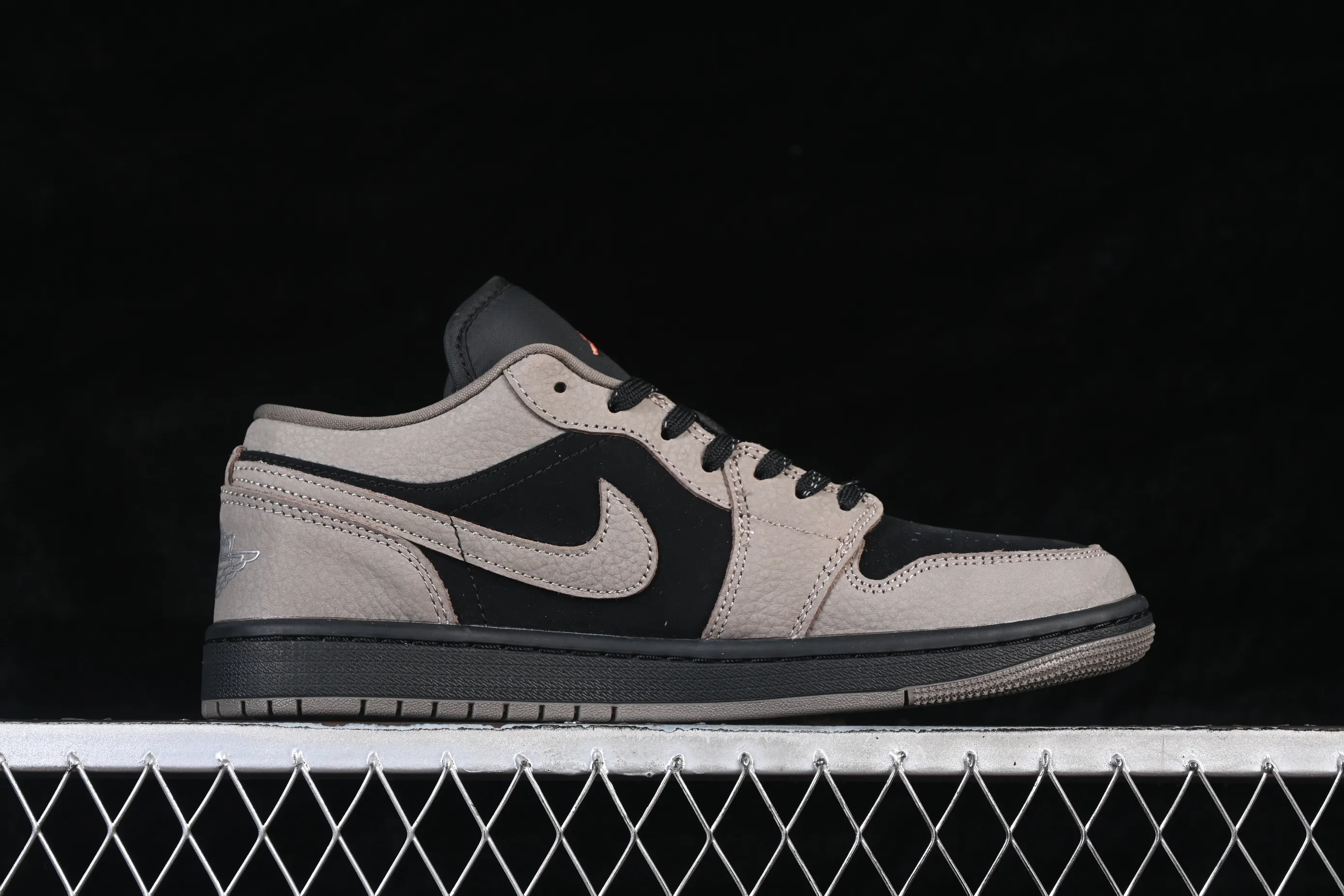 All Categories Air Jordan Jordan Series Basketball Shoes Air Jordan 1 Low G Version Pure Original Air Jordan 1 Low AJ1 Joe 1 Milk Tea Mocha Low State Cultural Casual Shoes IB7109-005